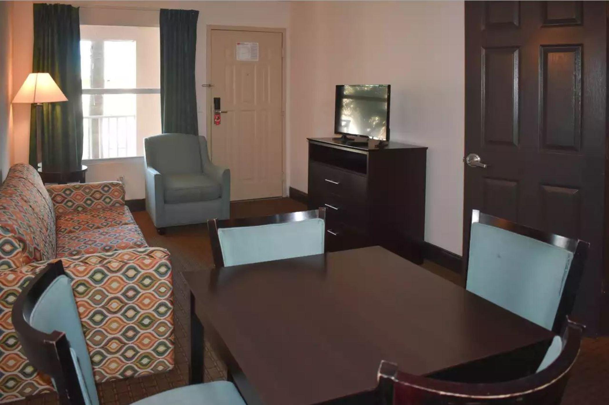 Ramada Limited Clearwater Hotel And Suites Exterior foto