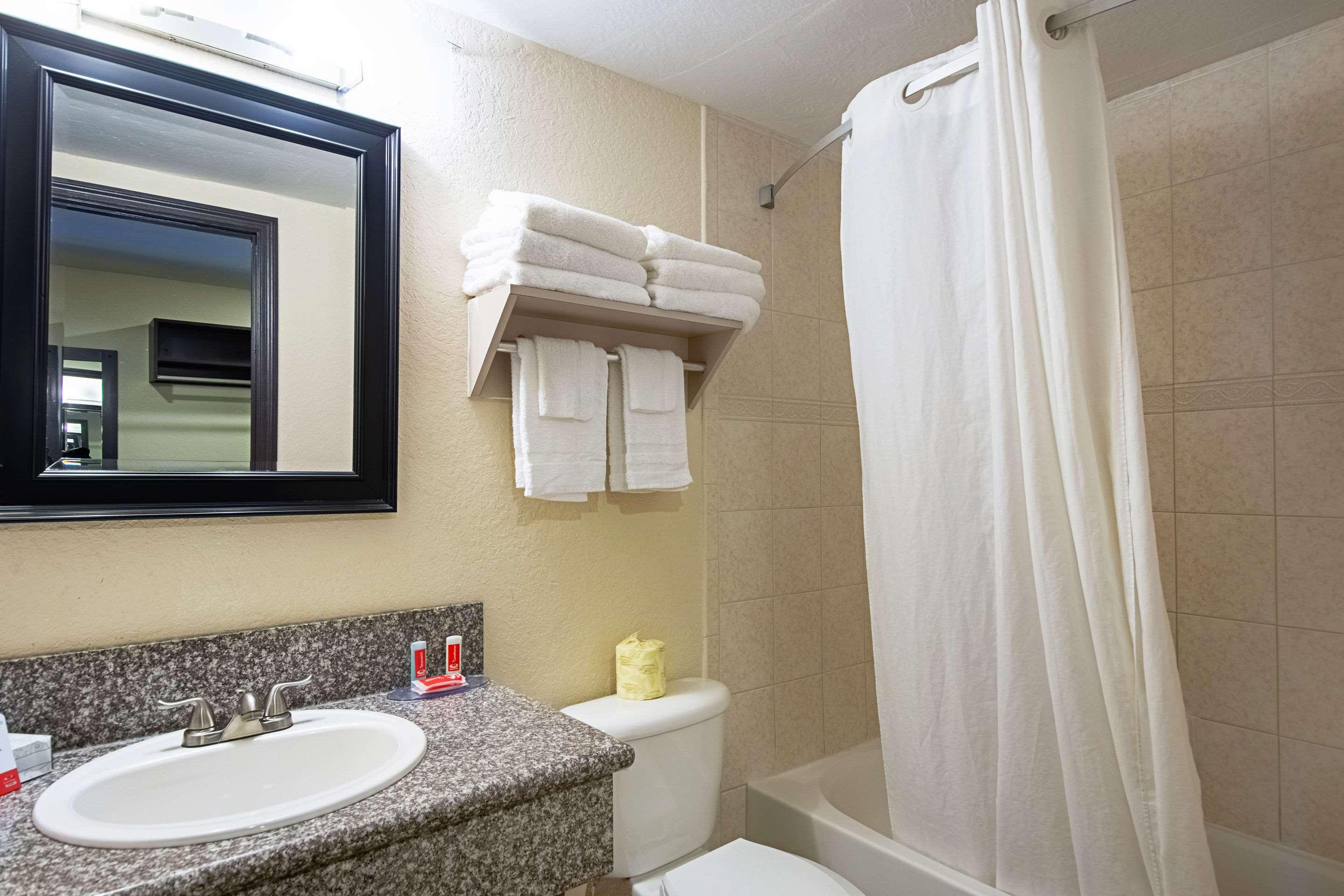 Ramada Limited Clearwater Hotel And Suites Exterior foto