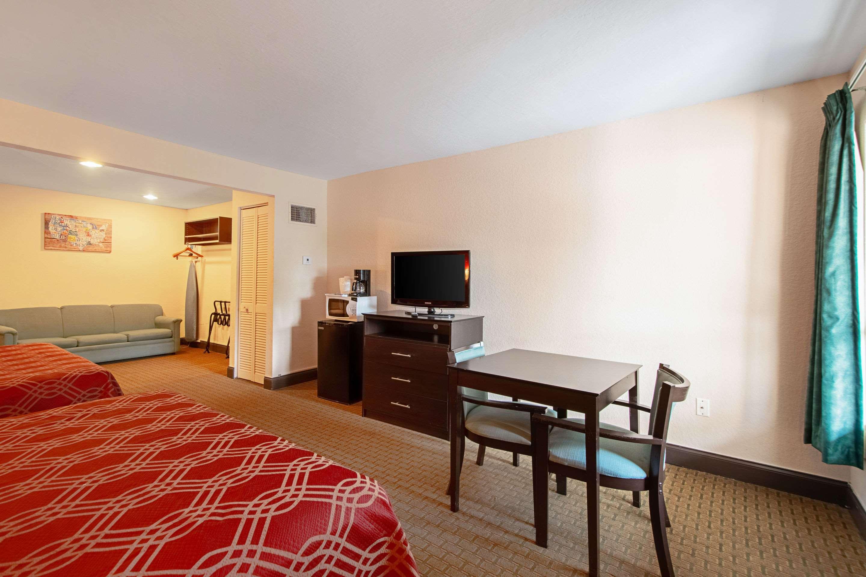 Ramada Limited Clearwater Hotel And Suites Exterior foto