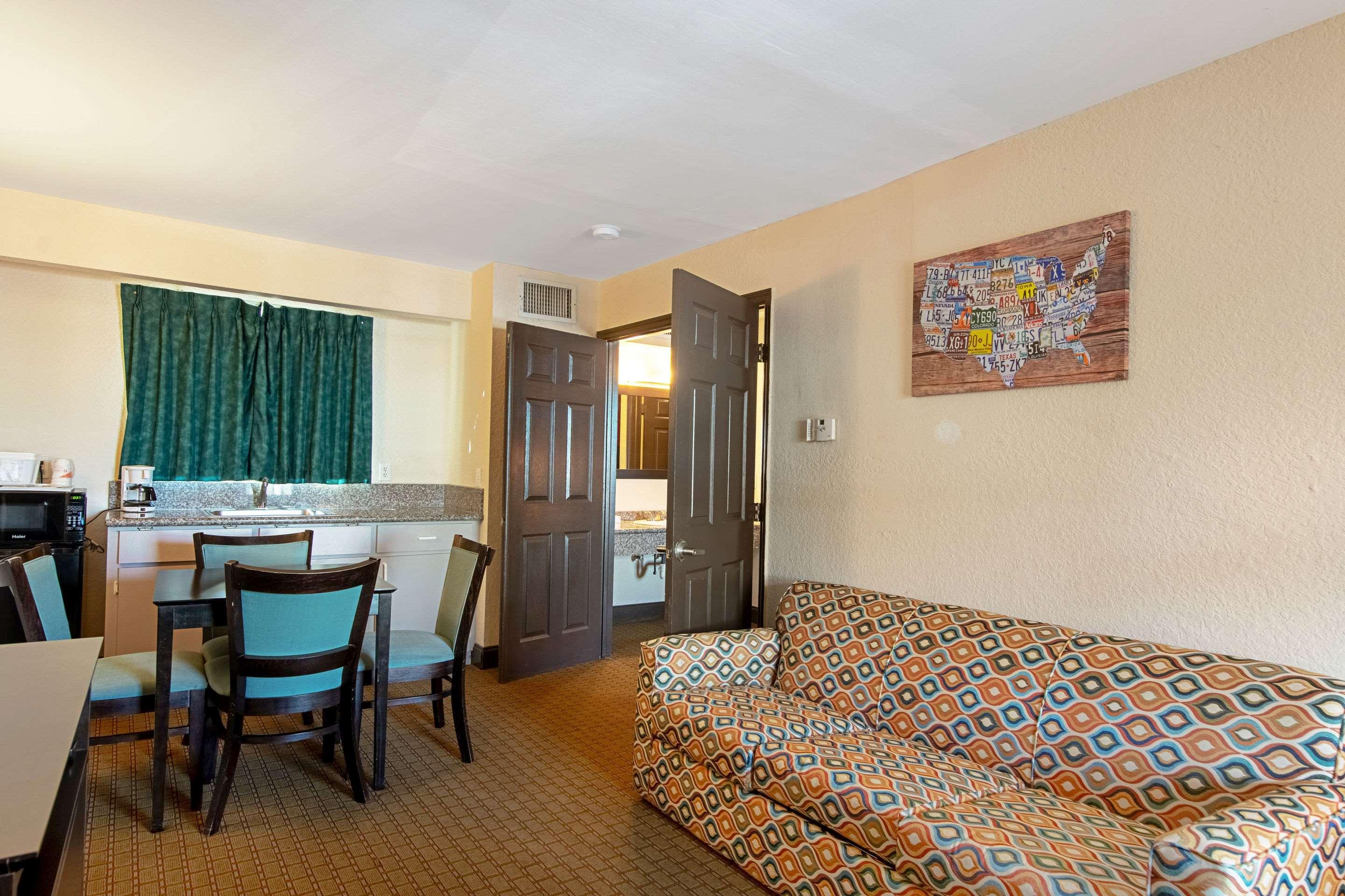 Ramada Limited Clearwater Hotel And Suites Exterior foto