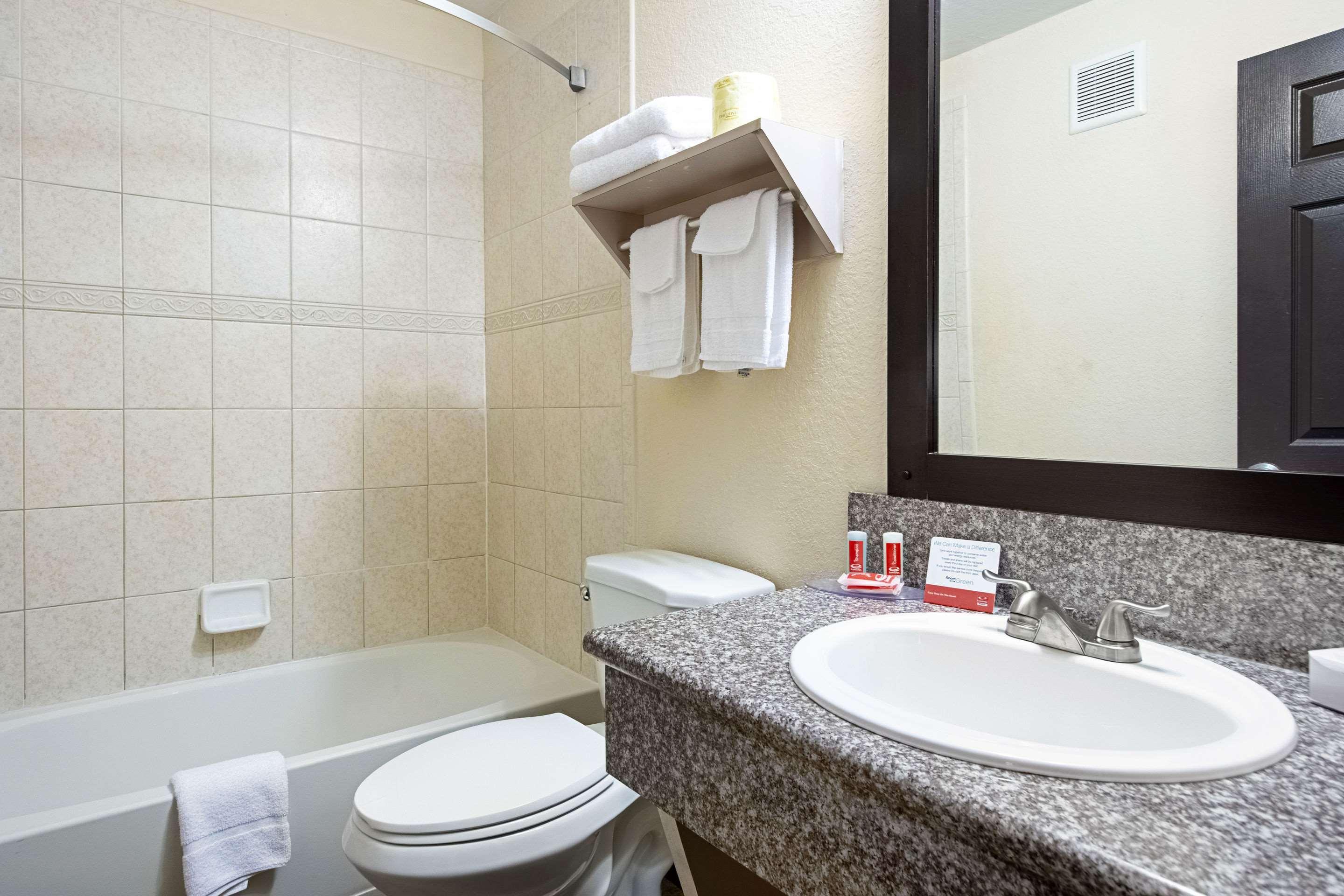 Ramada Limited Clearwater Hotel And Suites Exterior foto