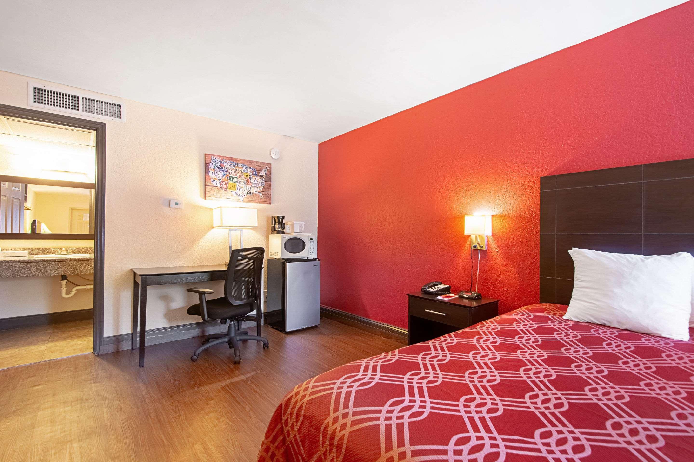 Ramada Limited Clearwater Hotel And Suites Exterior foto