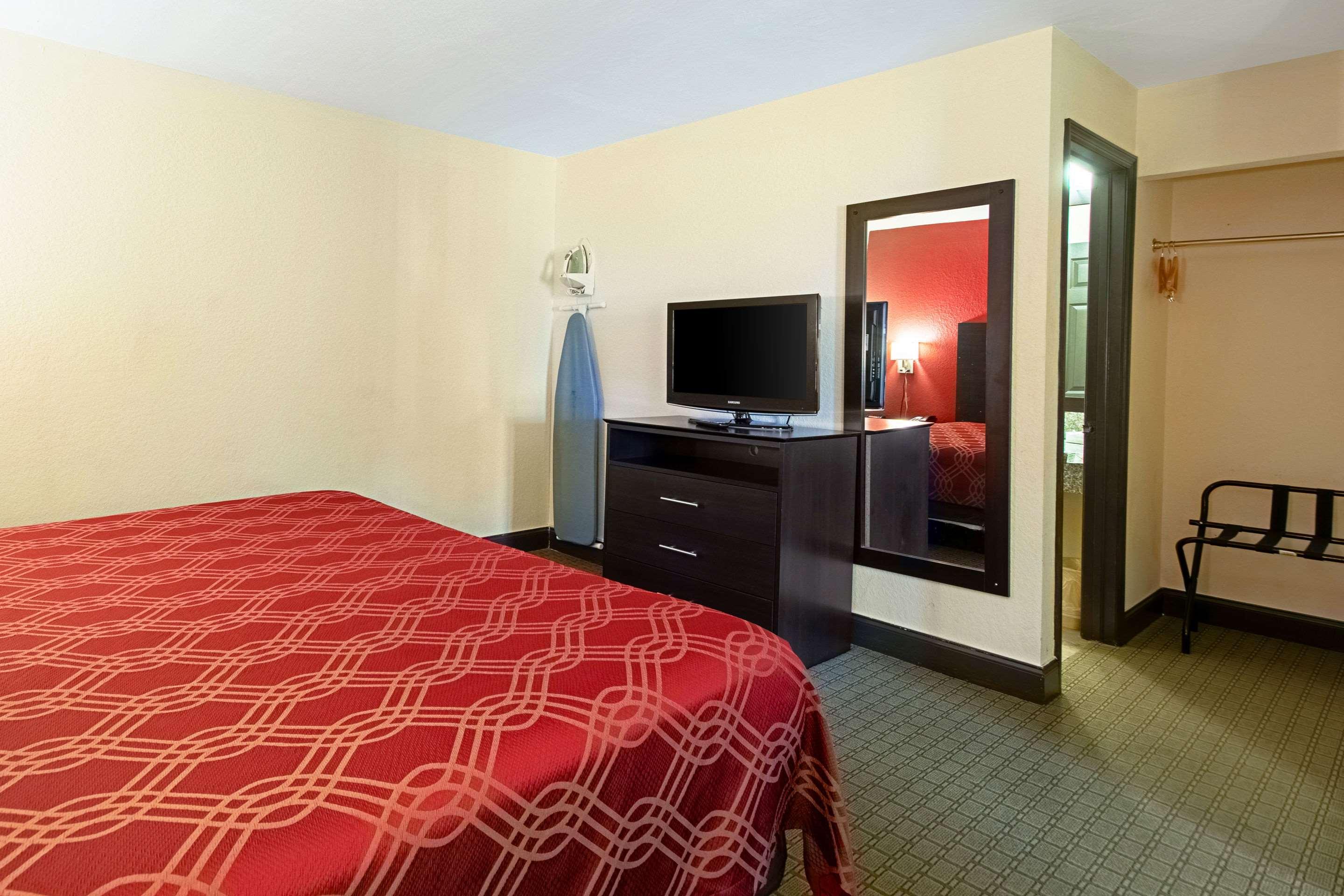 Ramada Limited Clearwater Hotel And Suites Exterior foto