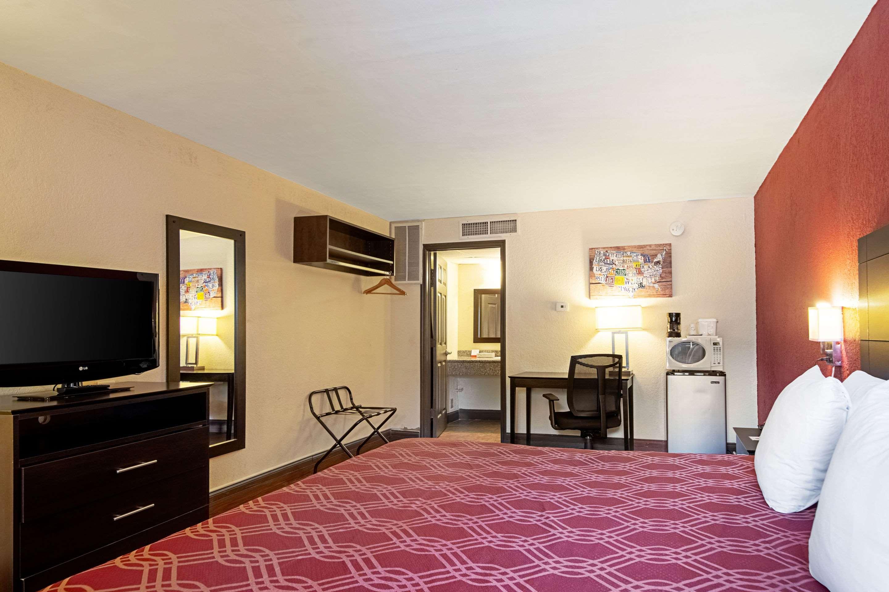 Ramada Limited Clearwater Hotel And Suites Exterior foto