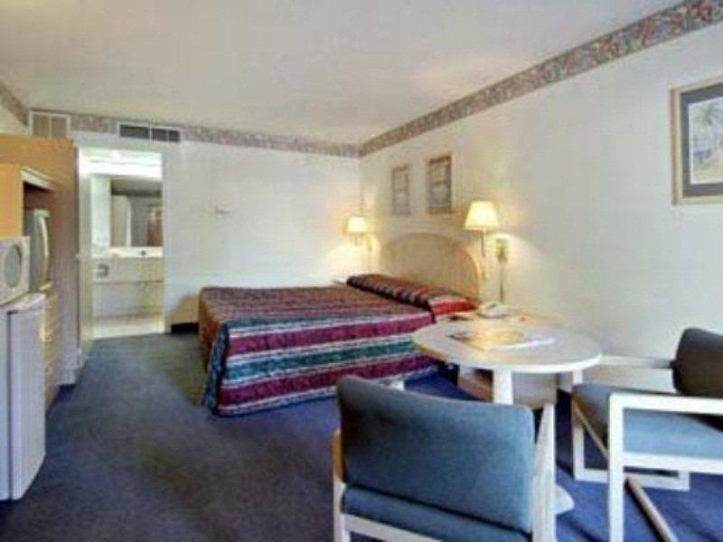 Ramada Limited Clearwater Hotel And Suites Habitación foto
